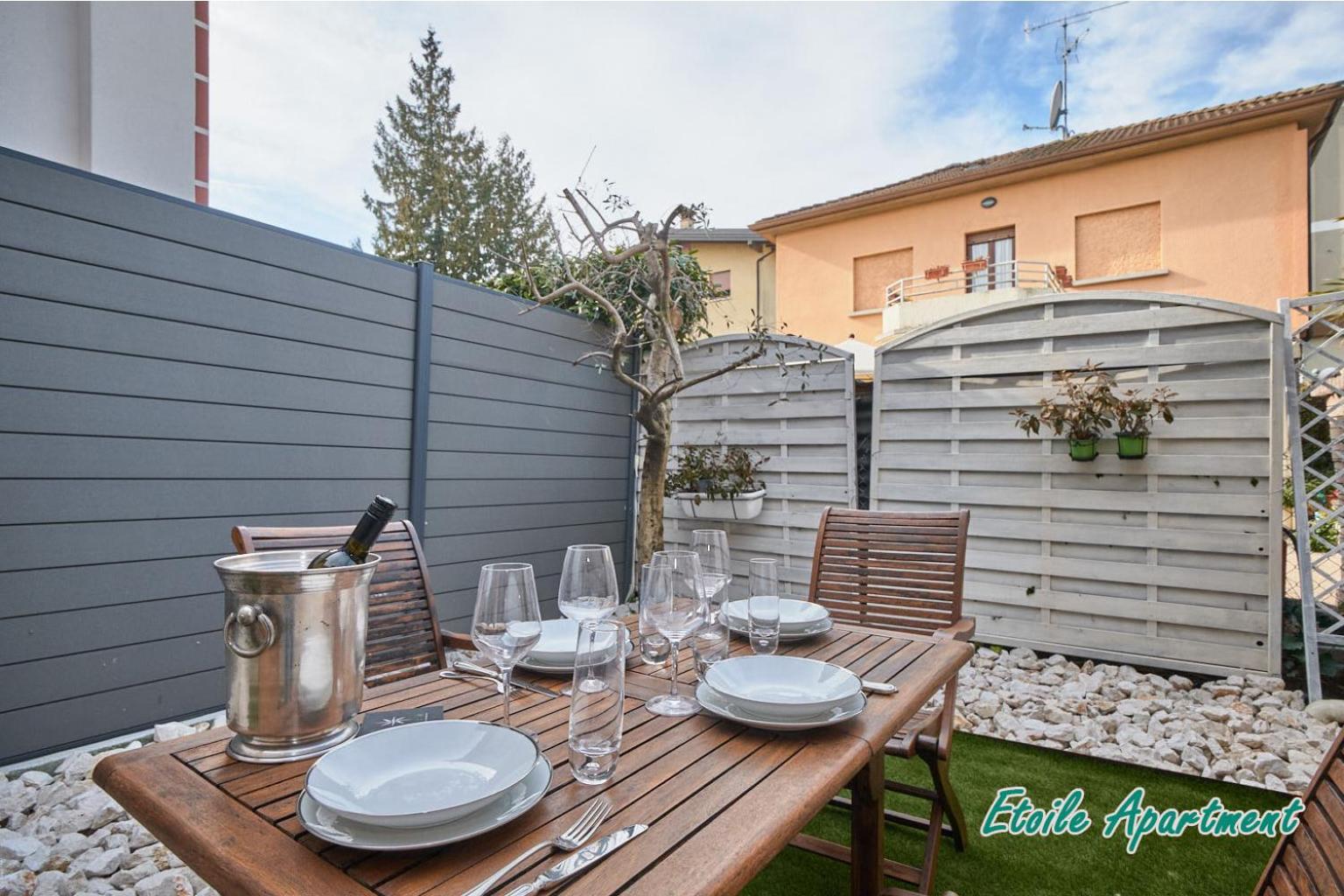 Casa Monique Apartments Desenzano del Garda Exteriör bild