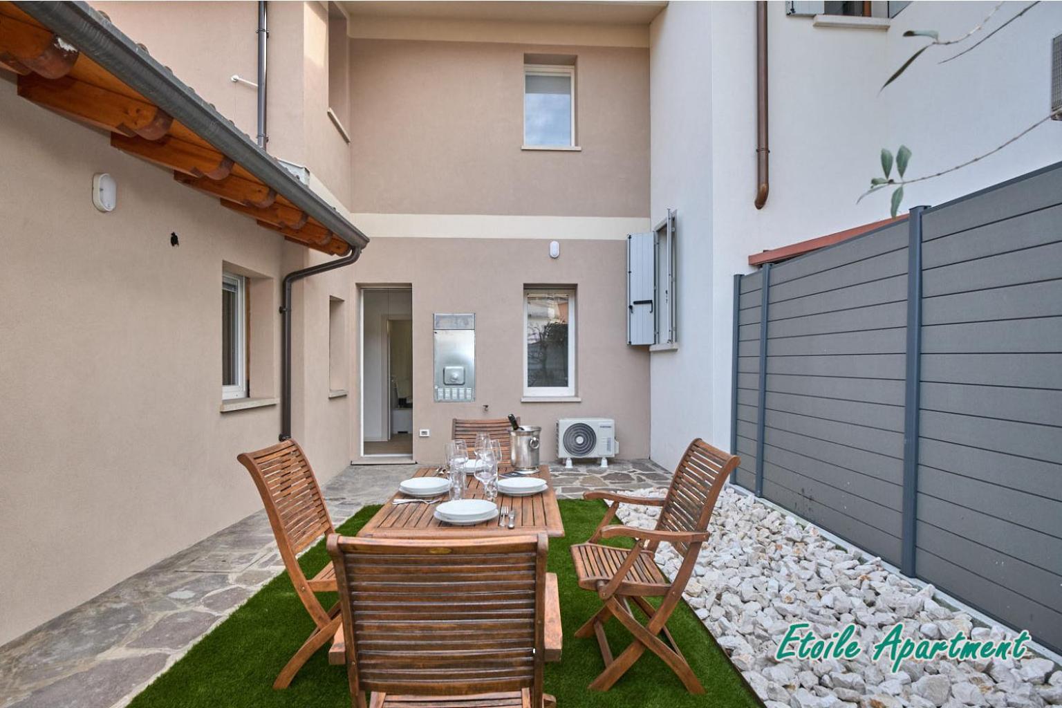 Casa Monique Apartments Desenzano del Garda Exteriör bild